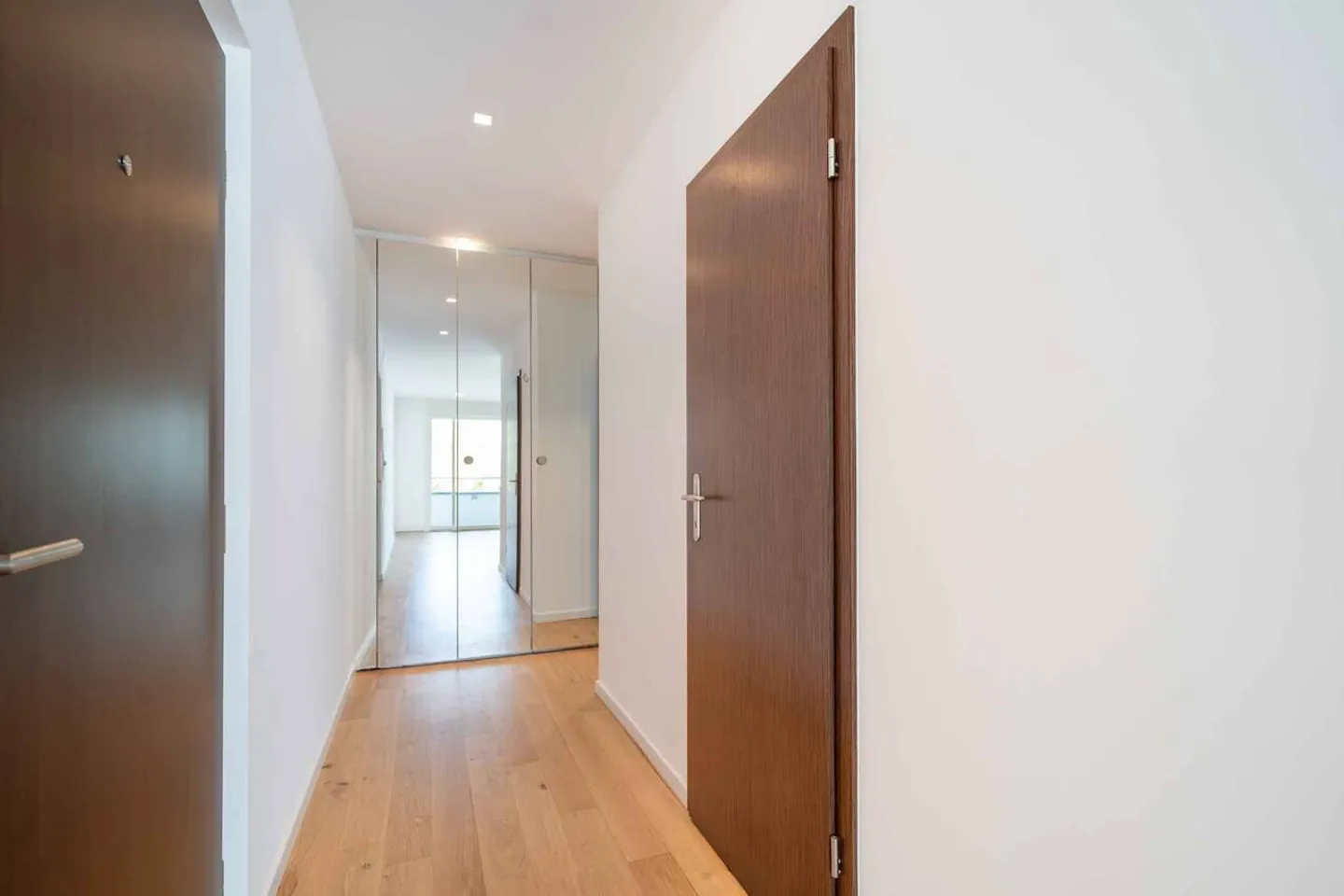 Bellissimo appartamento di 3,5 stanze con balcone vicino al lago - Foto 7 di 13