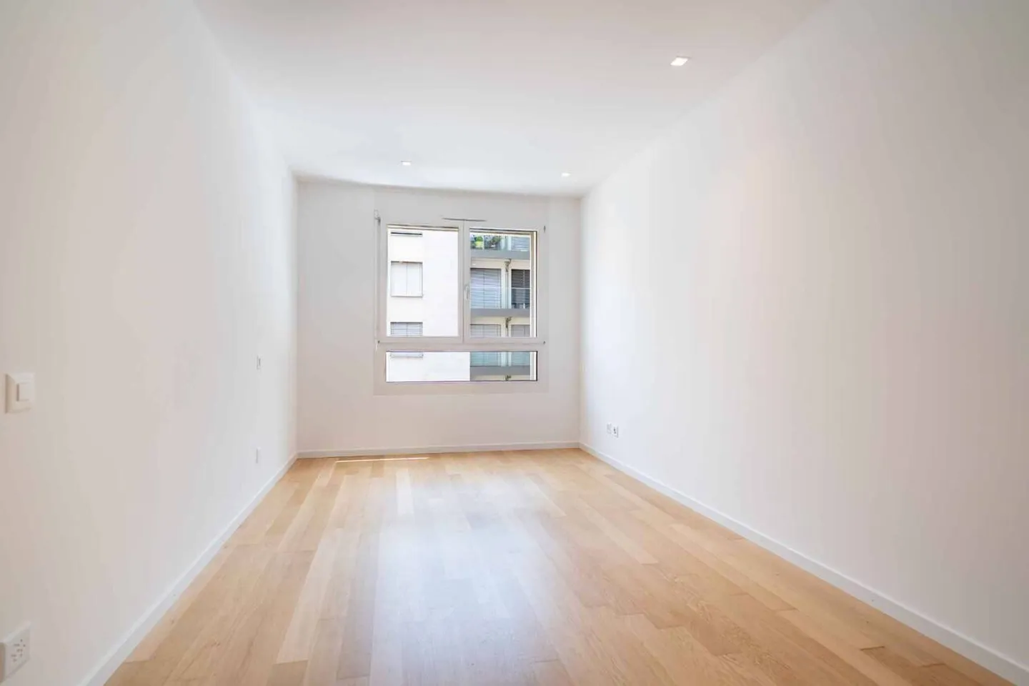 Bellissimo appartamento di 3,5 stanze con balcone vicino al lago - Foto 8 di 13