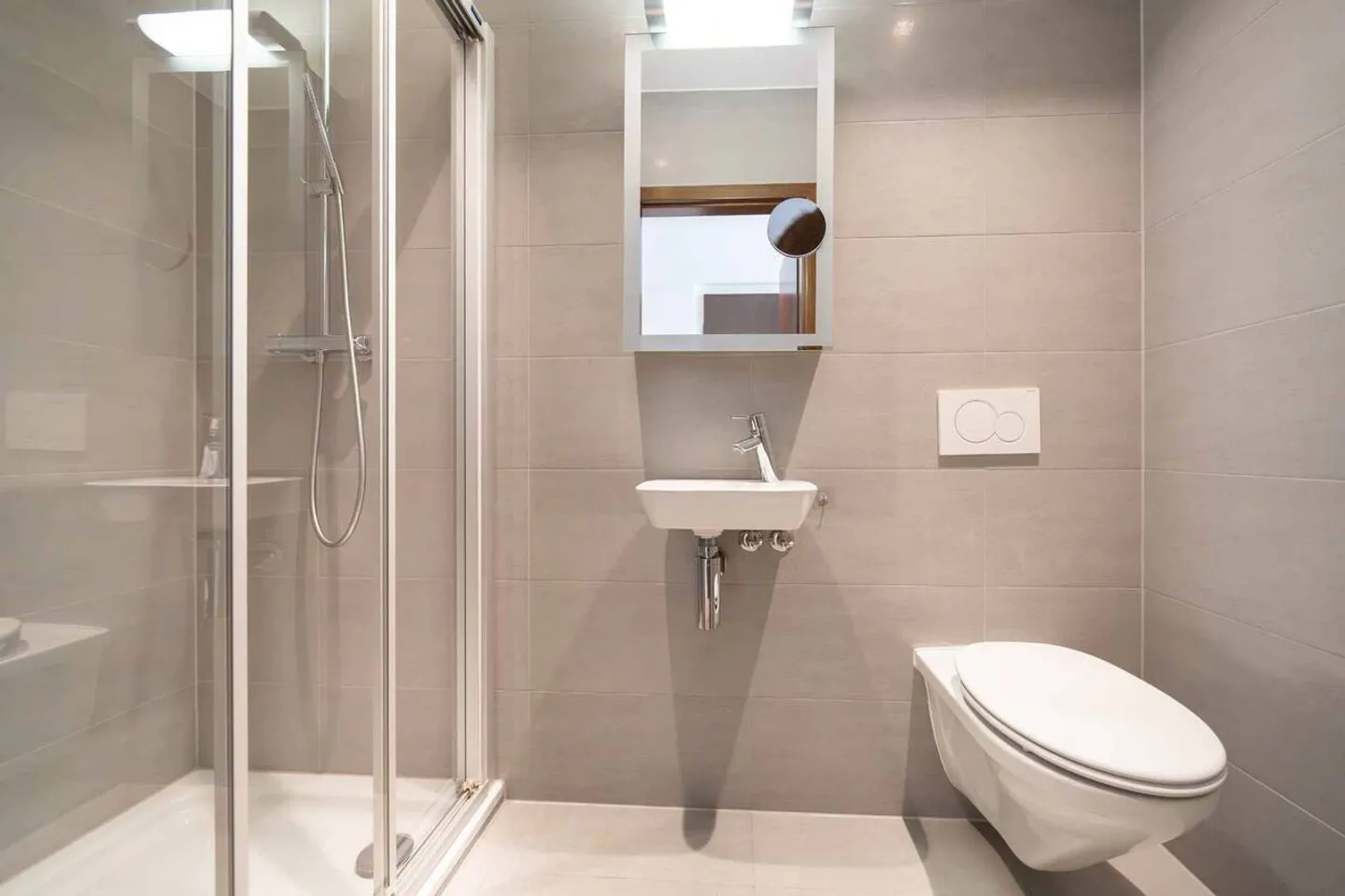 Bellissimo appartamento di 3,5 stanze con balcone vicino al lago - Foto 9 di 13