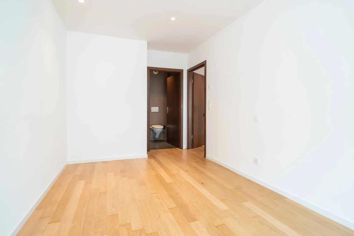 Bellissimo appartamento di 3,5 stanze con balcone vicino al lago - Foto 10 di 13