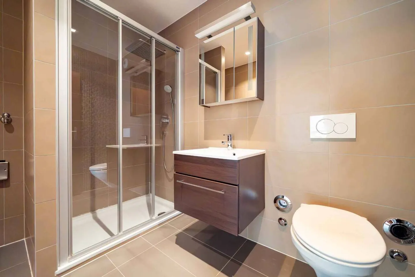 Bellissimo appartamento di 3,5 stanze con balcone vicino al lago - Foto 12 di 13