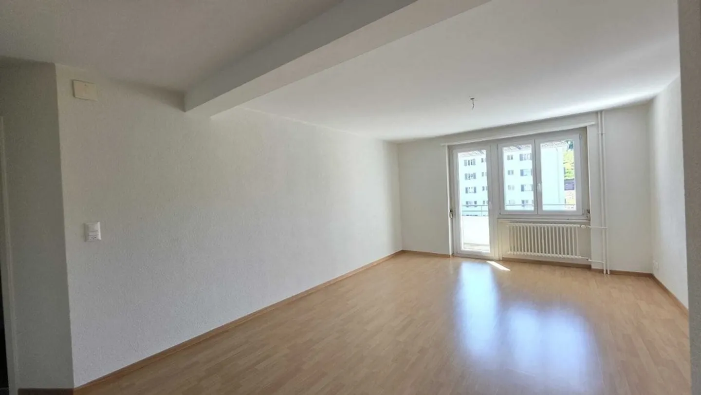 Helle Wohnung mit Balkon - Foto 3 von 9