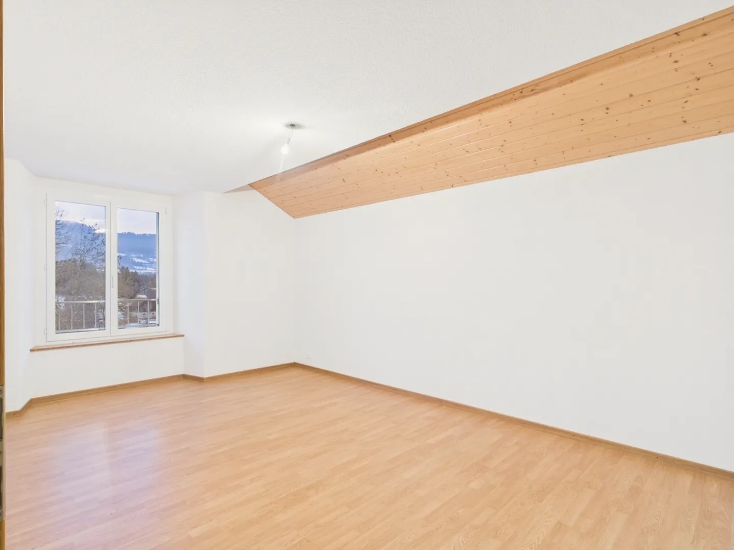 Spacieux 6 pièces  appartement avec balcon à Valangin - Photo 4 sur 13