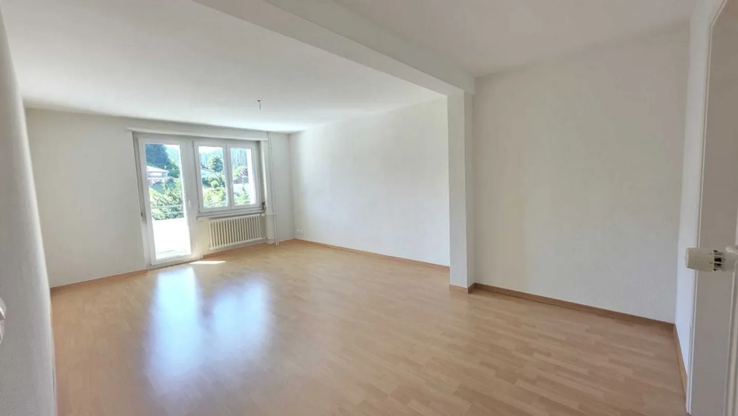 Helle Wohnung mit Balkon - Foto 2 von 9