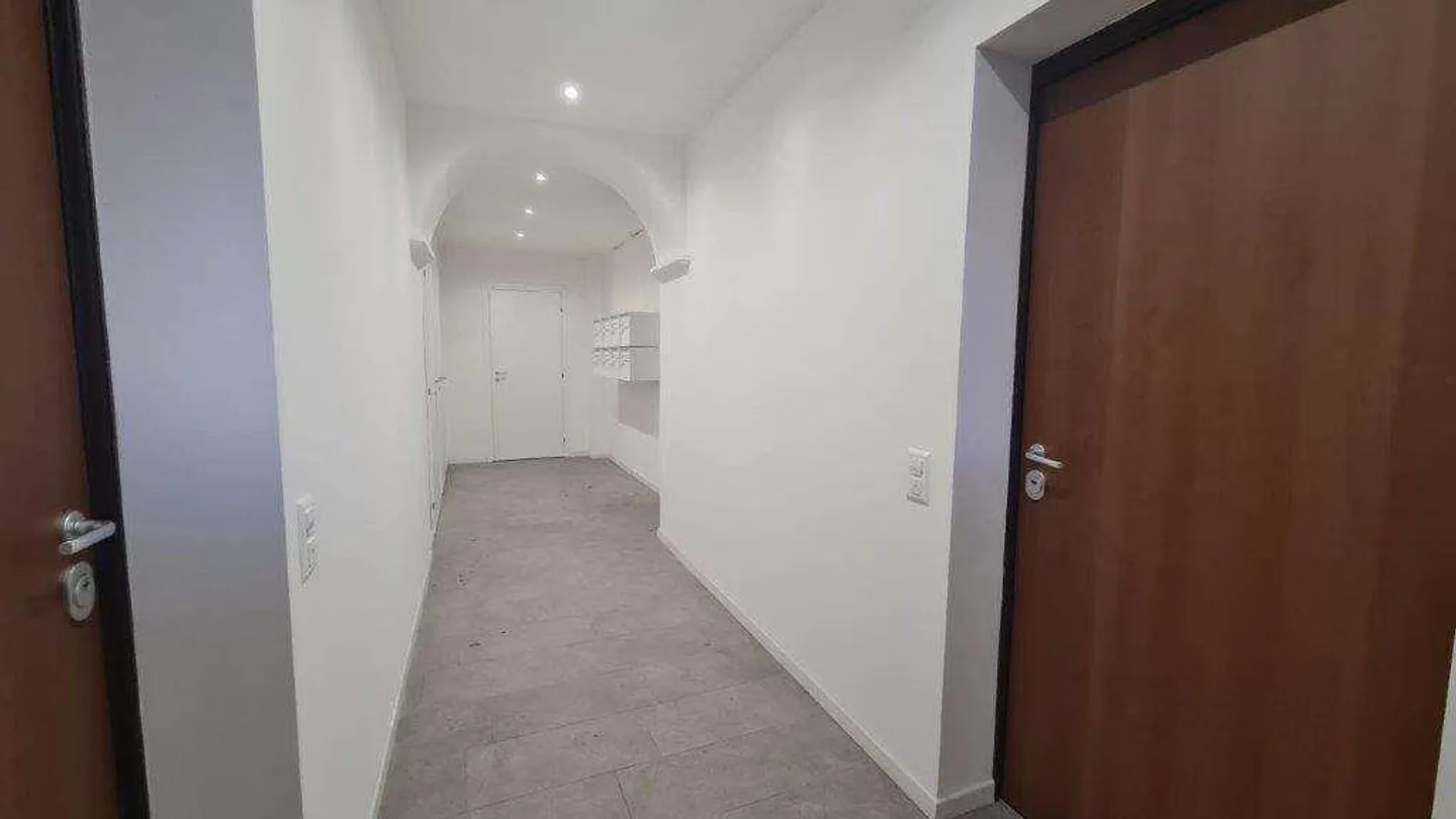MENDRISIO CAPOLAGO: NUOVO MONOLOCALE ARREDATO - Foto 2 di 6