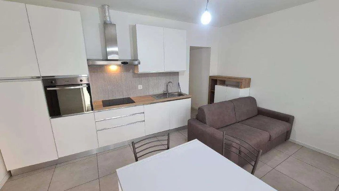 MENDRISIO CAPOLAGO: NUOVO MONOLOCALE ARREDATO - Foto 4 di 6