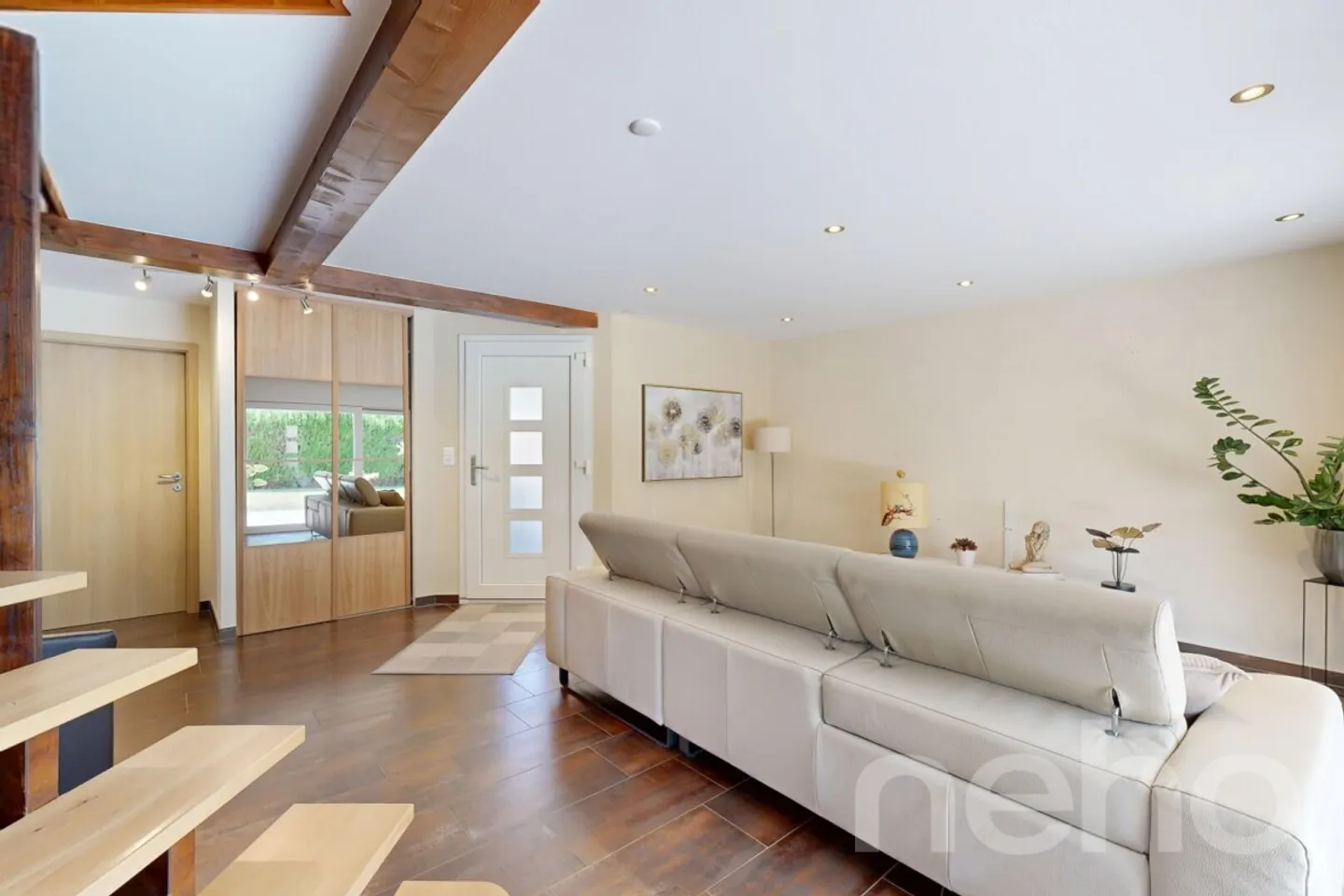 Spacious Semi-Detached Villa - Photo 2 of 12