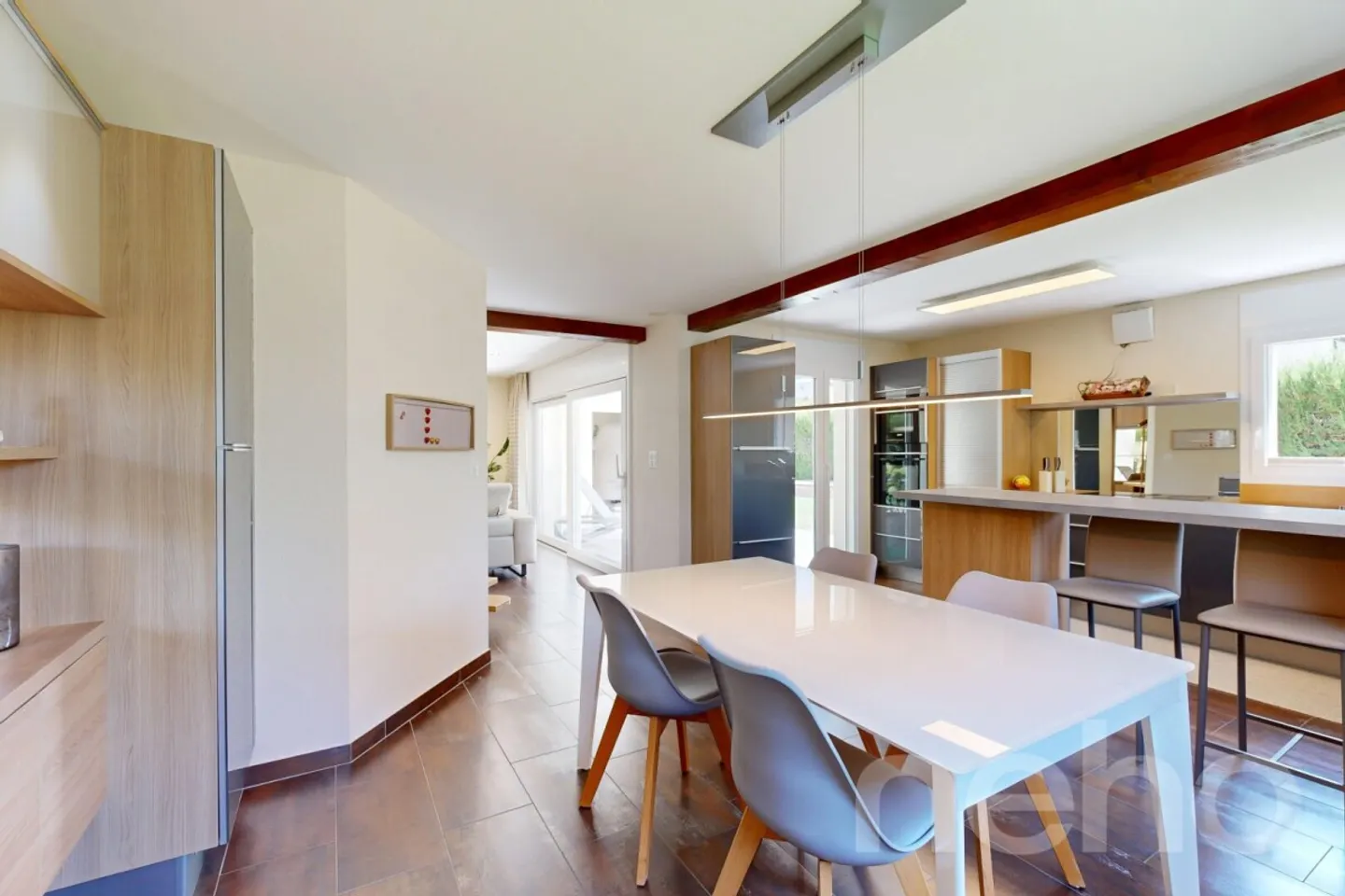 Spacious Semi-Detached Villa - Photo 4 of 12