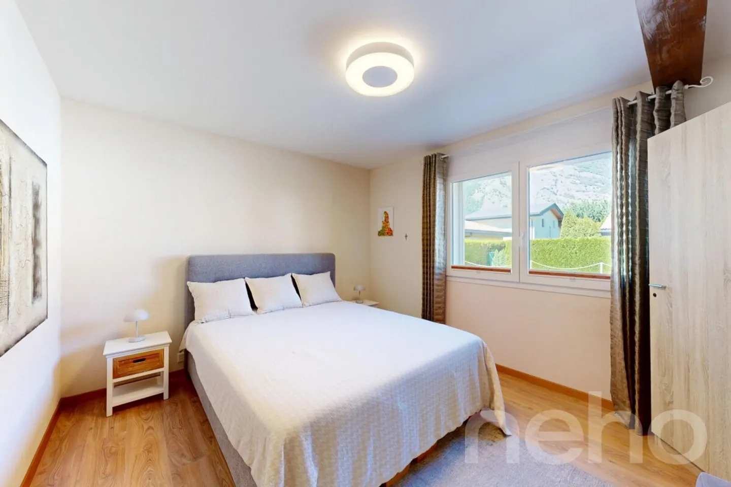 Spacious Semi-Detached Villa - Photo 9 of 12