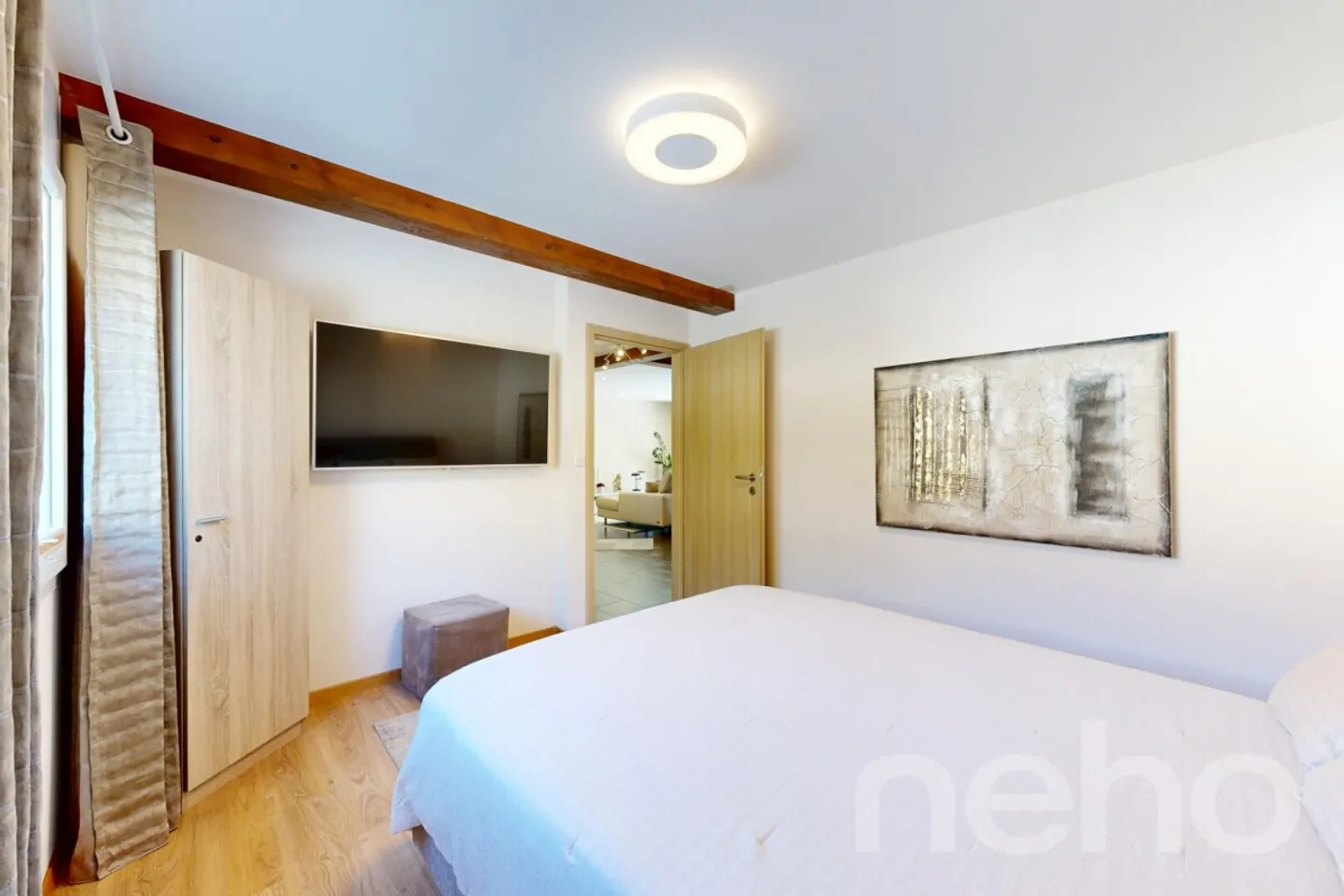 Spacious Semi-Detached Villa - Photo 10 of 12