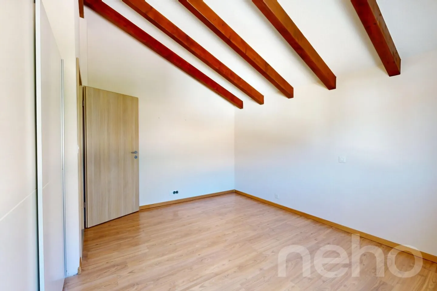 Spacious Semi-Detached Villa - Photo 12 of 12