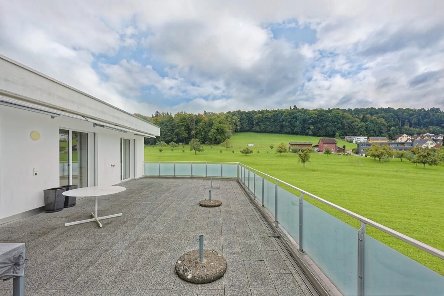 Moderne Attikawohnung mit Terrassen - Foto 2 von 13