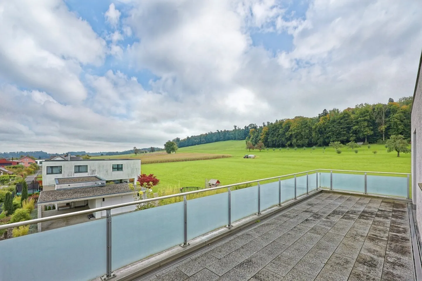 Moderne Attikawohnung mit Terrassen - Foto 5 von 13