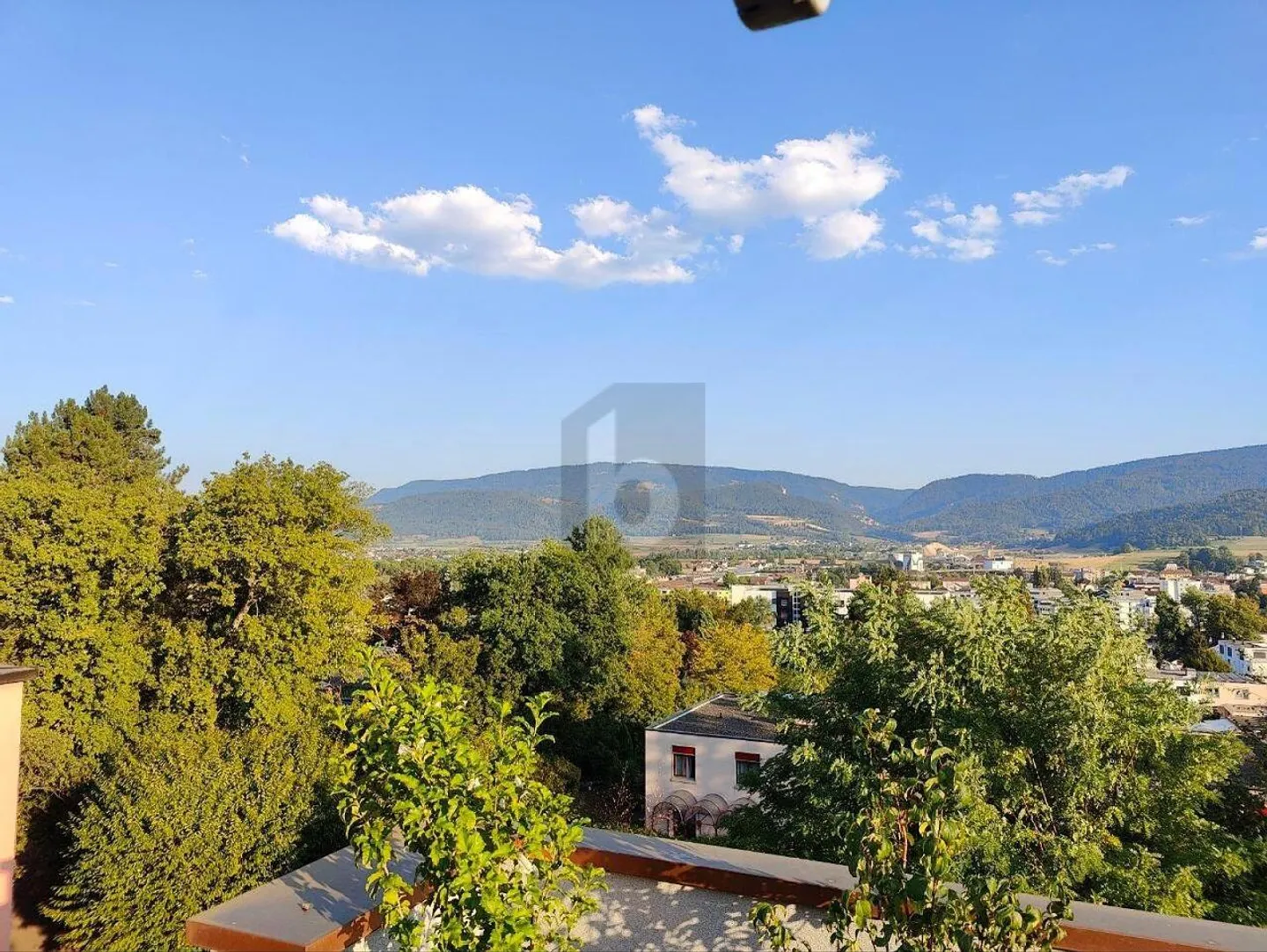 AUSGEZEICHNETE WOHNUNG MIT AUSGEZEICHNETER AUSSICHT - Foto 1 von 6