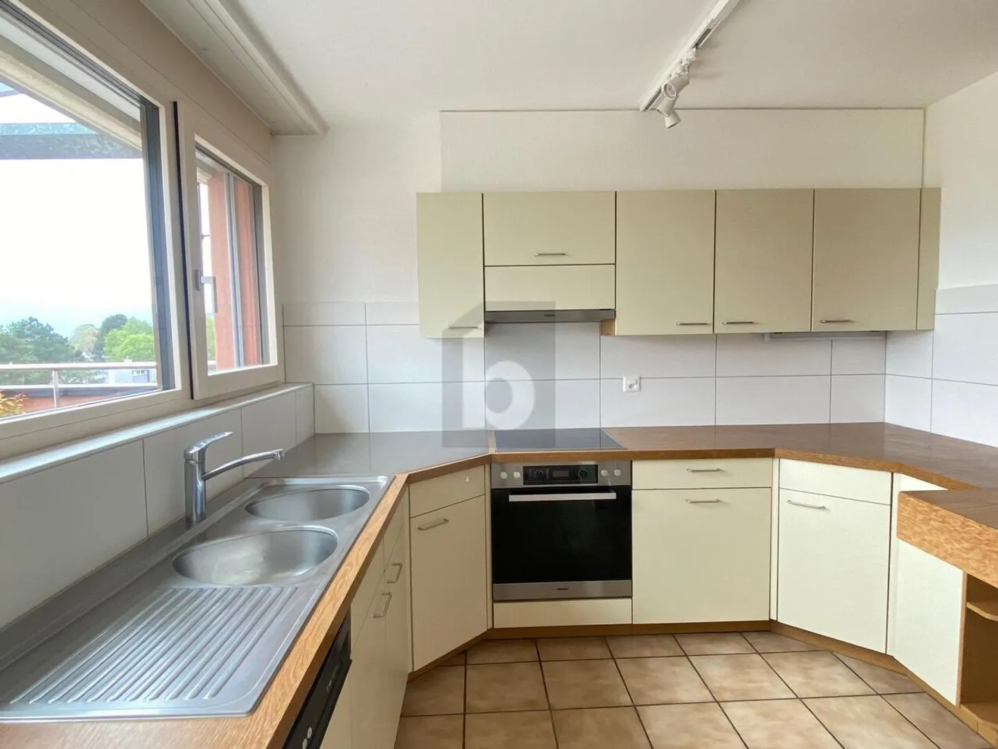 AUSGEZEICHNETE WOHNUNG MIT AUSGEZEICHNETER AUSSICHT - Foto 3 von 6