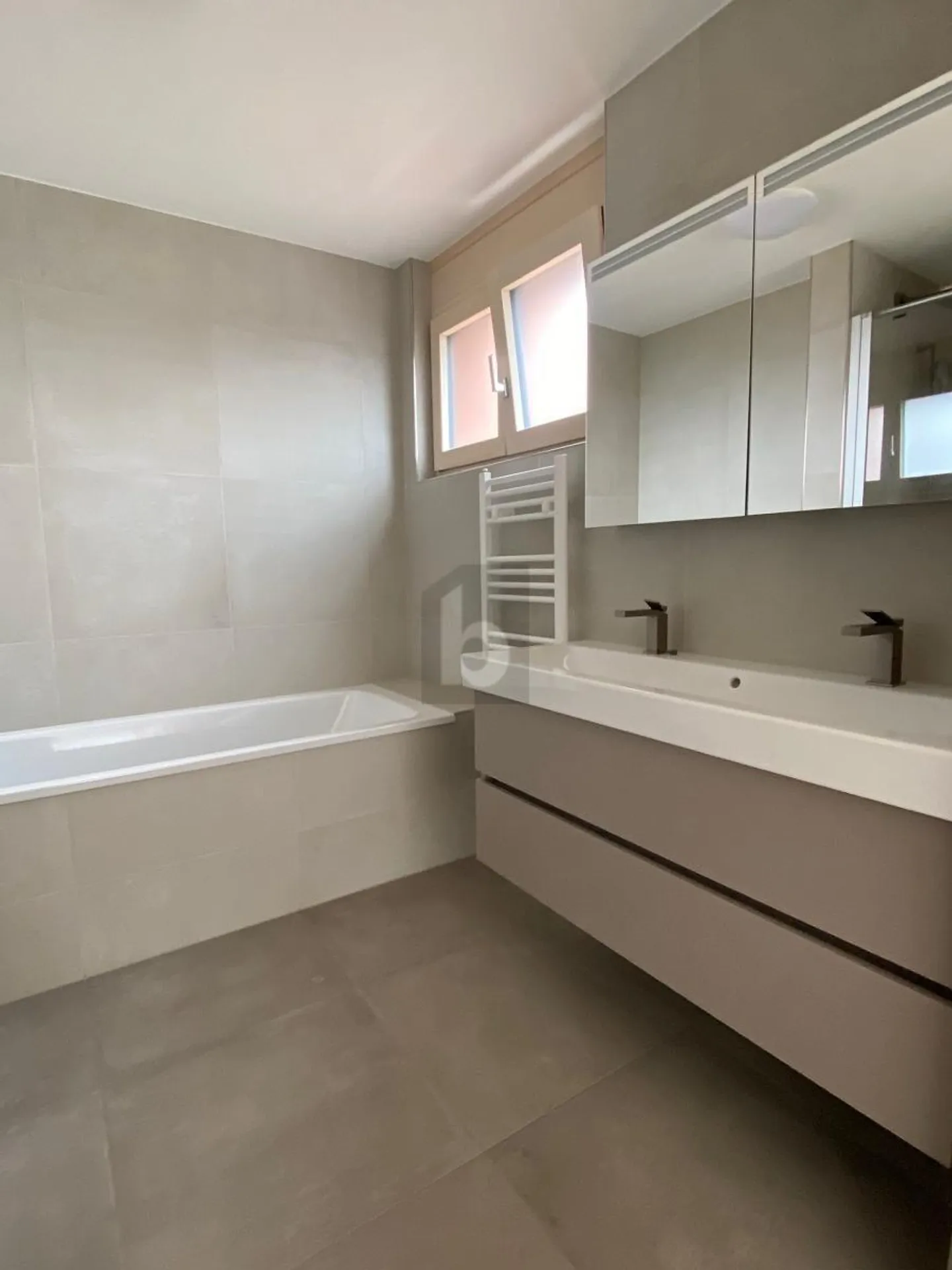 AUSGEZEICHNETE WOHNUNG MIT AUSGEZEICHNETER AUSSICHT - Foto 5 von 6