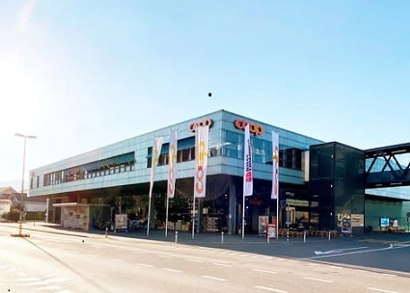 Spacious retail space plus storage space in Thun, Strättligen Market - Photo 1 of 3