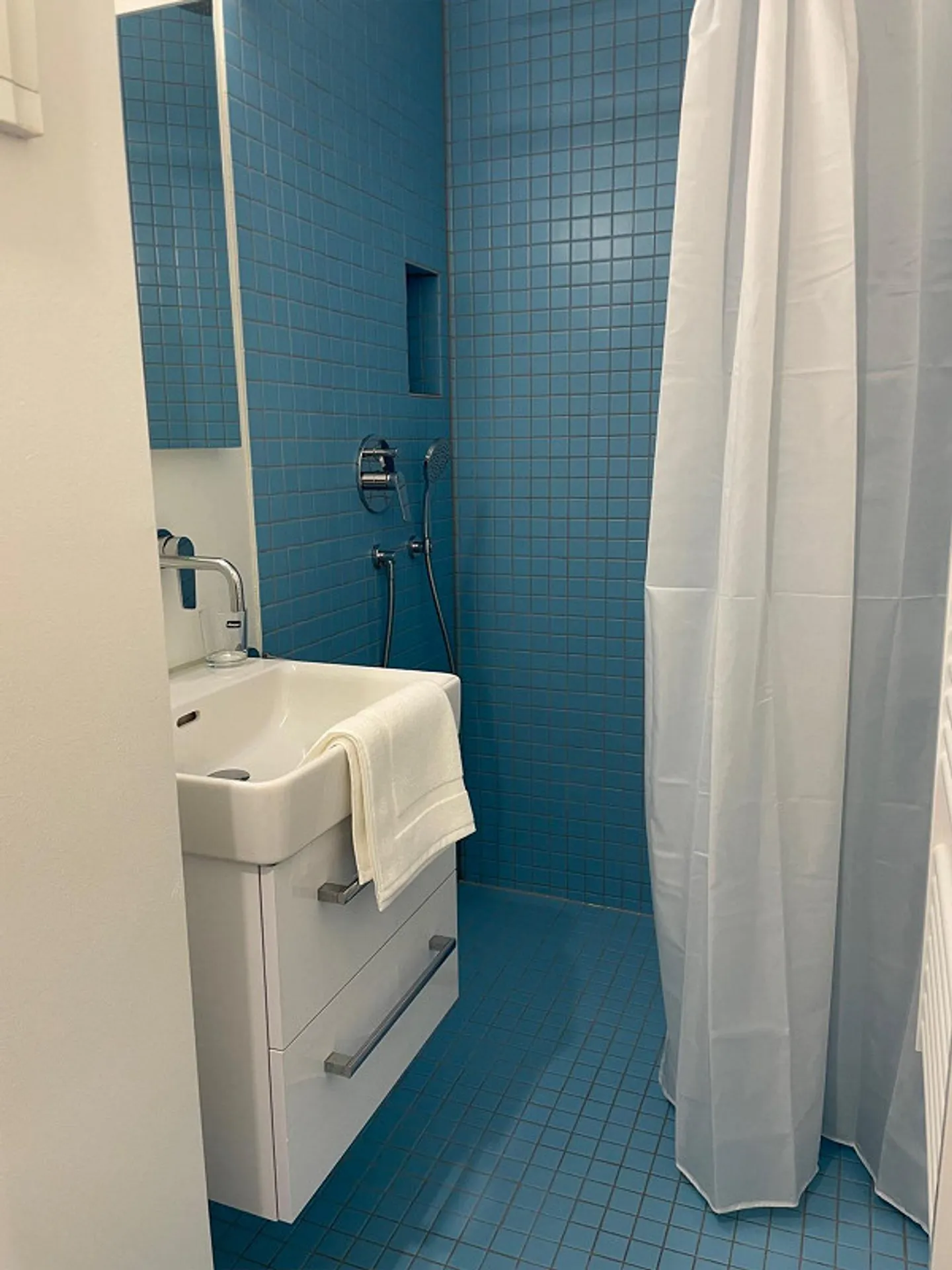 Appartement rénové de style classique design dans un immeuble ancien - Photo 5 sur 17