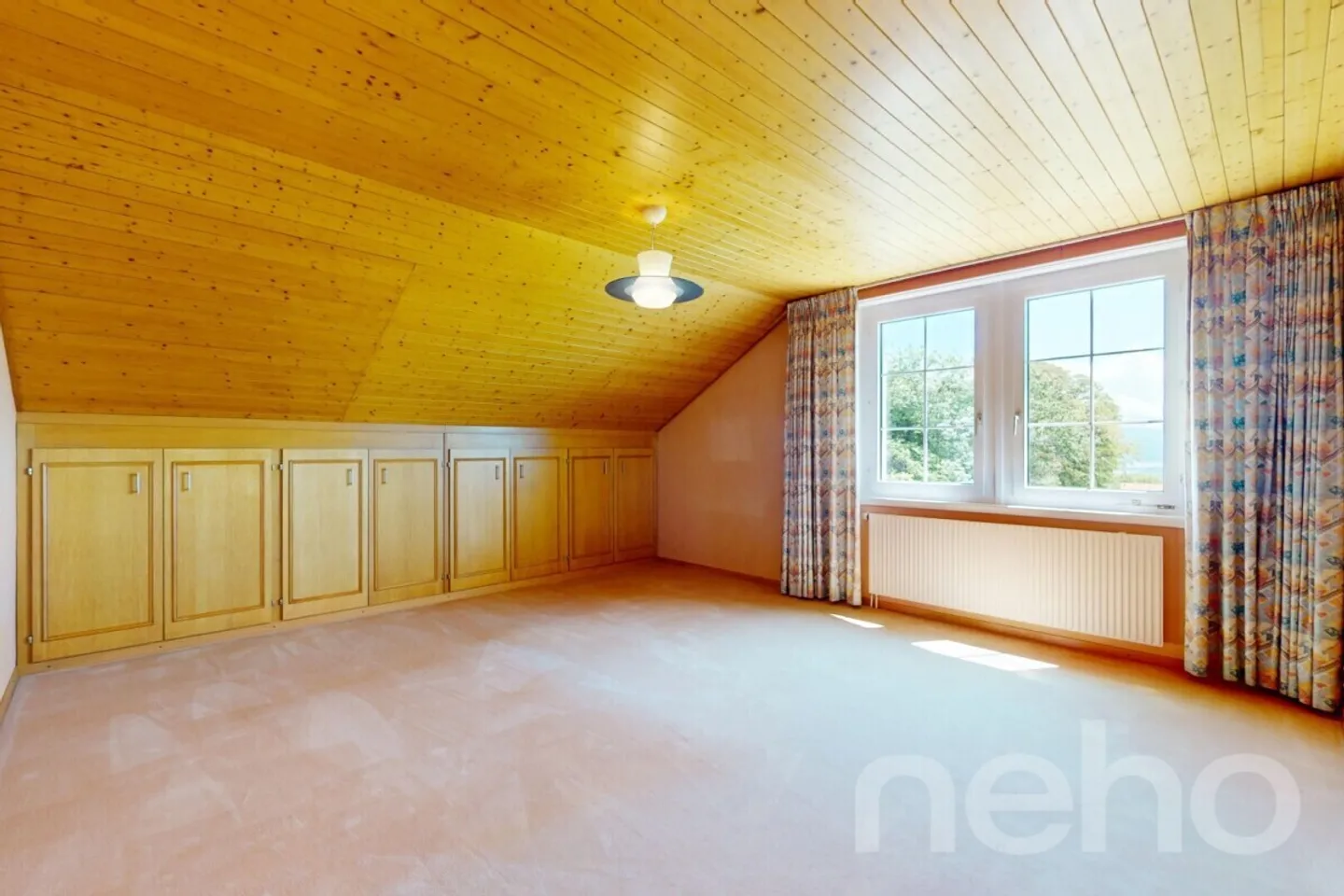 Charme und Raum: Haus mit freiem Blick auf See und Berge - Foto 9 von 13