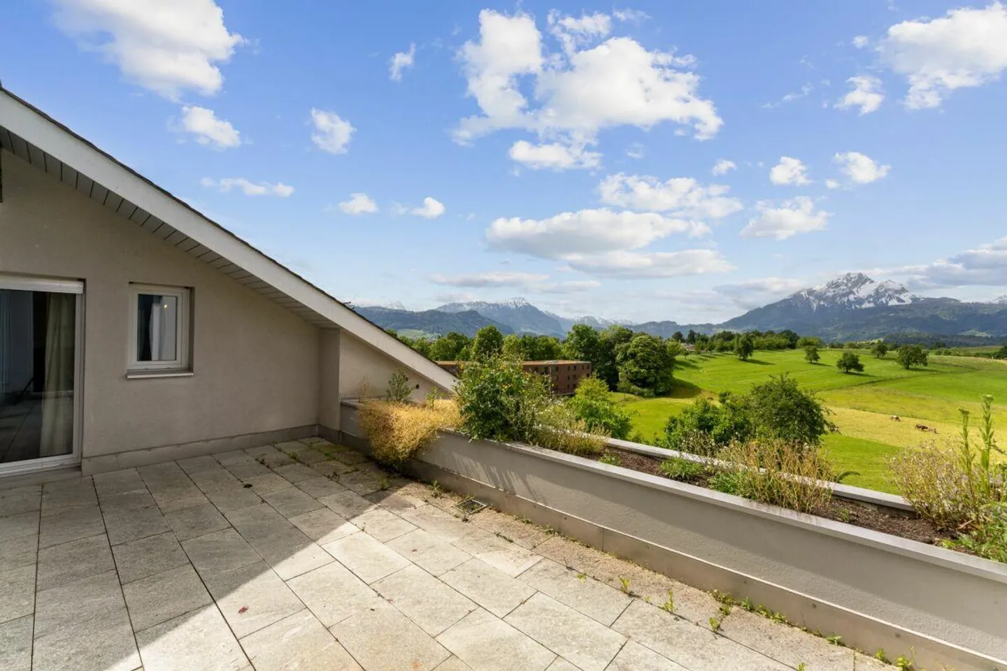 6.5-Room Terrace Apartment with Breathtaking Panoramic View - Photo 5 of 8