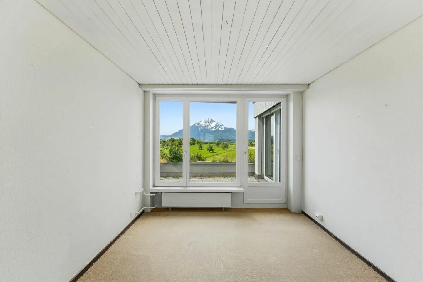 6.5-Room Terrace Apartment with Breathtaking Panoramic View - Photo 7 of 8