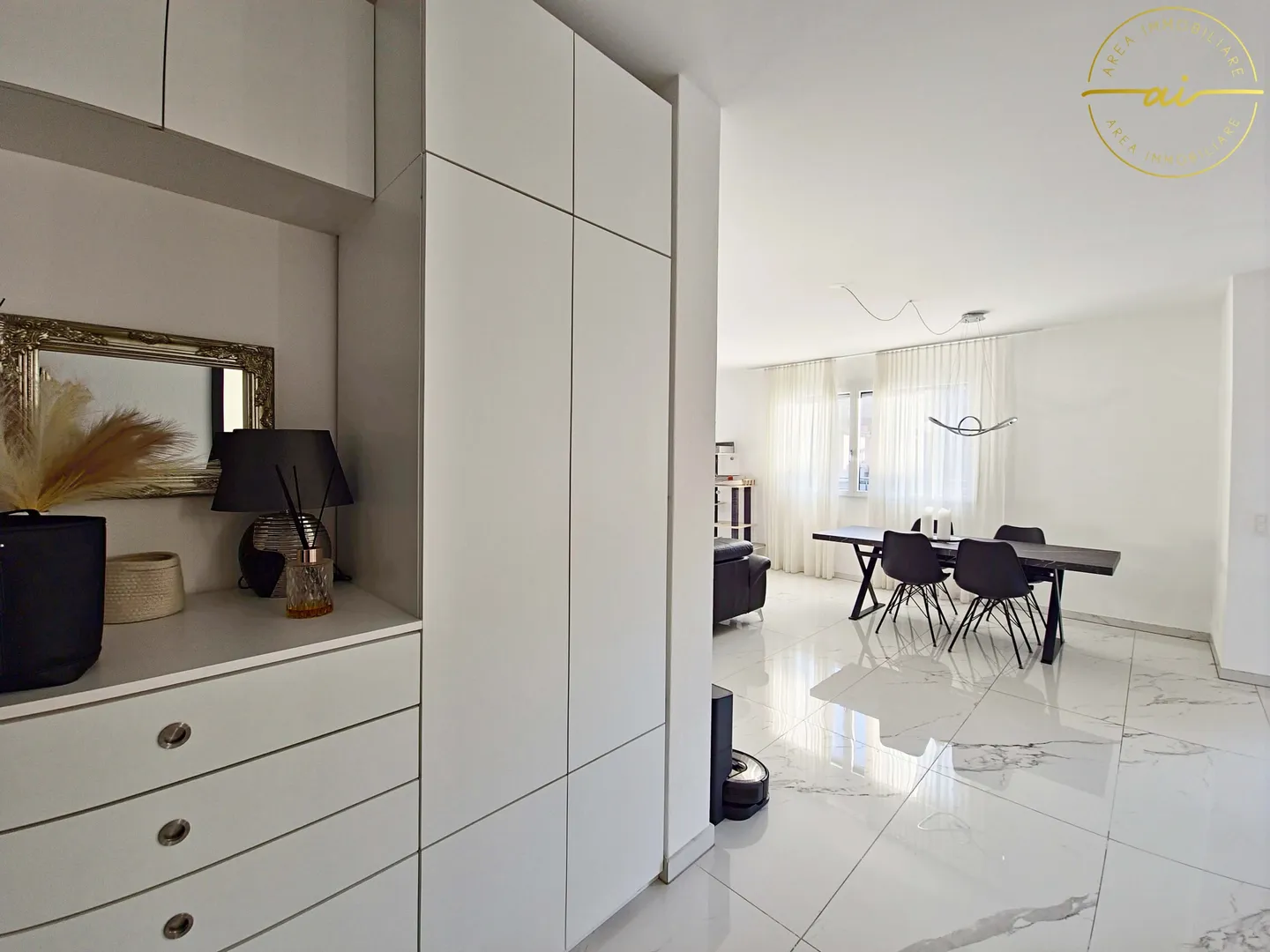 Appartamento elegante e luminoso di 4,5 locali con giardino privato a Viganello - Foto 3 di 13