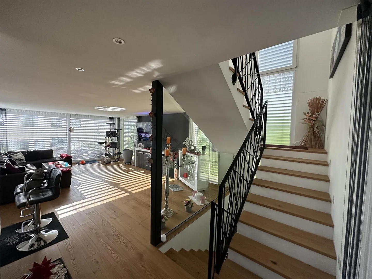 Family-friendly 6.5-room single-family house with spacious garden in a central location - Photo 1 of 14