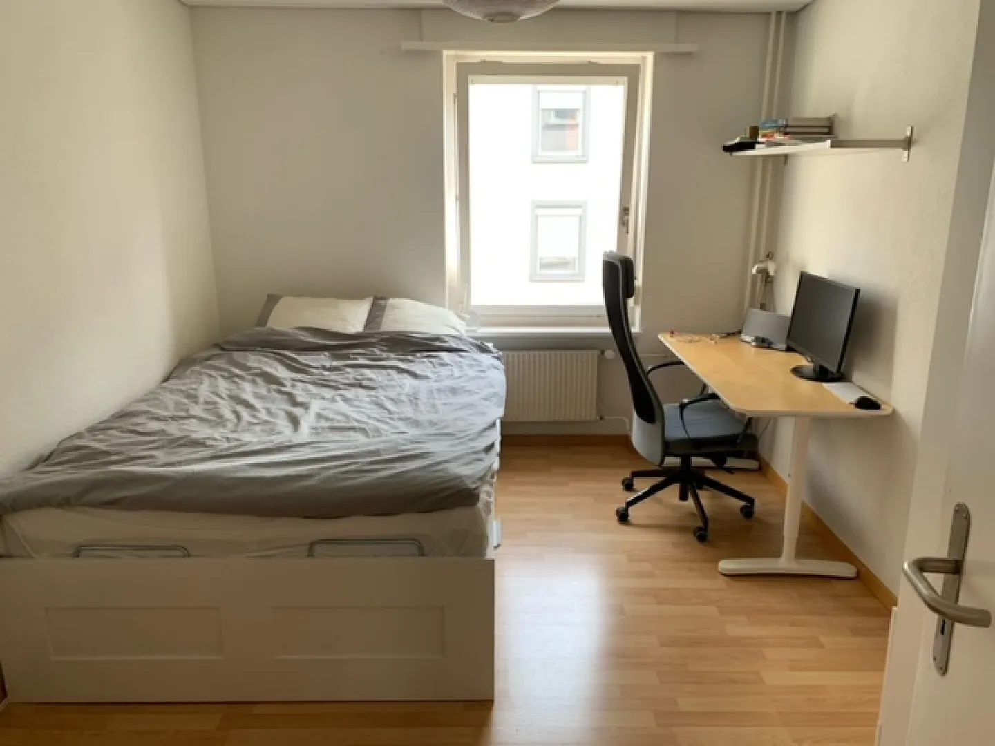 Camera arredata in un appartamento condiviso luminoso e accogliente, tutte le spese incluse - Foto 1 di 5