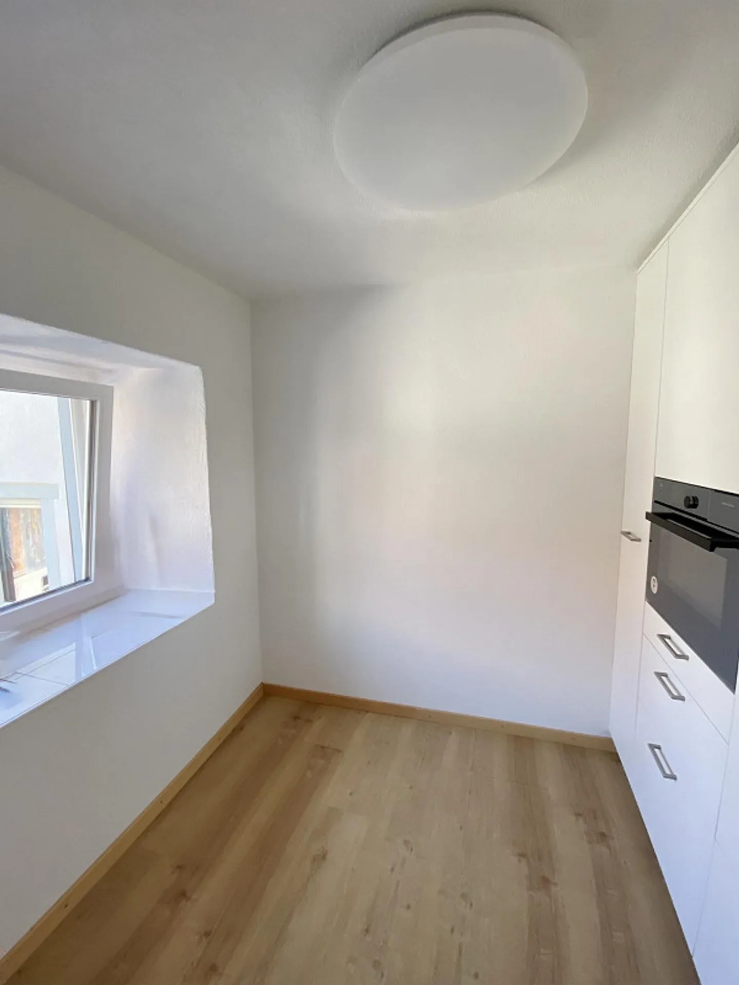 Appartamento luminoso e tranquillo con 3 stanze al confine della foresta – Autobus in 3 minuti, parcheggio - Foto 2 di 13