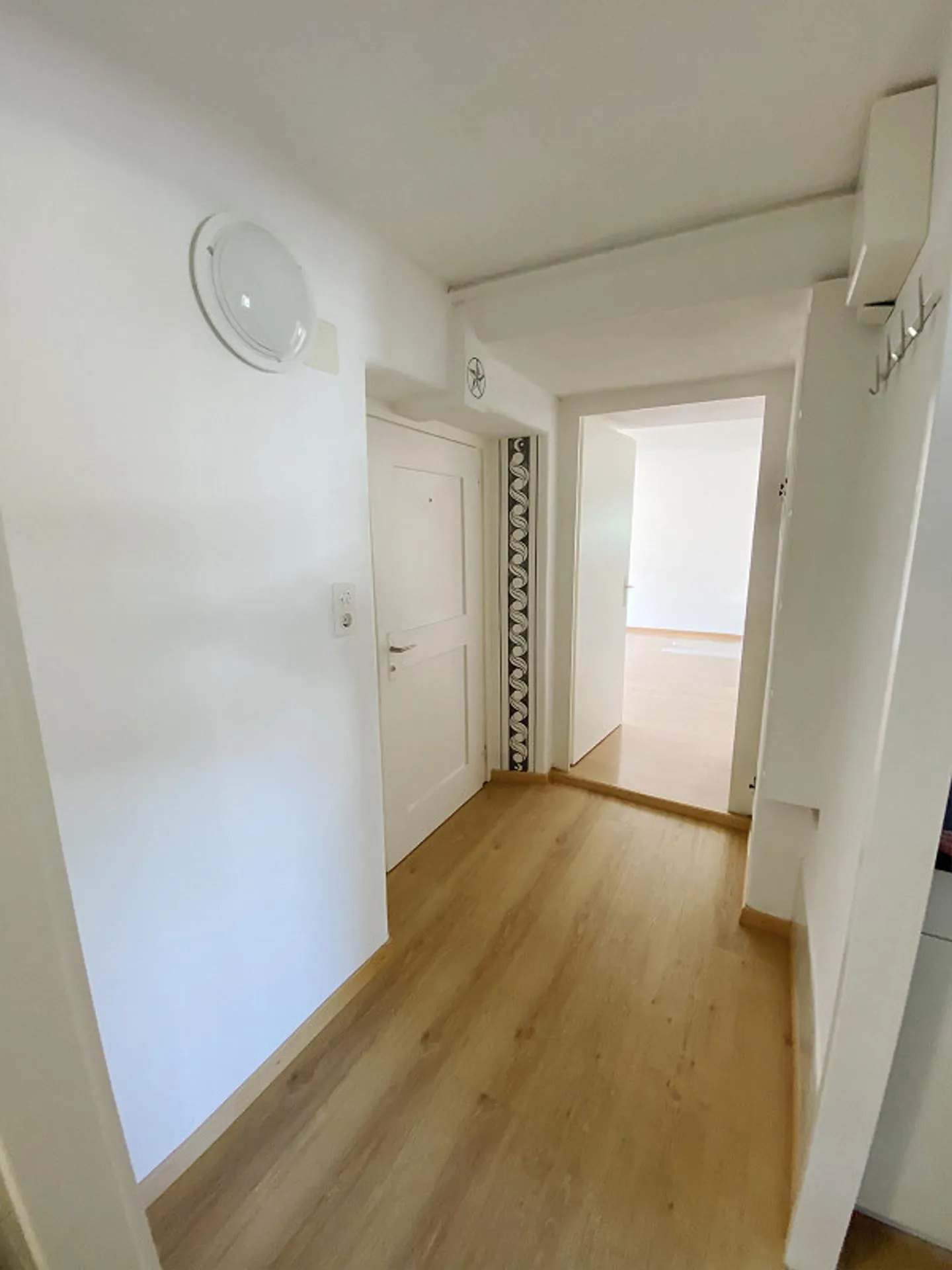 Appartamento luminoso e tranquillo con 3 stanze al confine della foresta – Autobus in 3 minuti, parcheggio - Foto 5 di 13