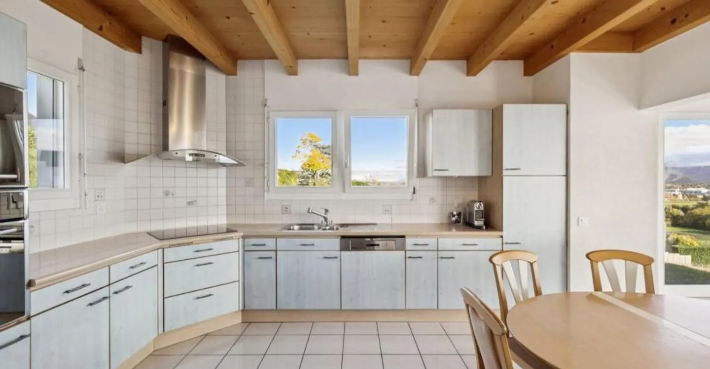 Detached 9-room villa with panoramic views - Photo 6 of 11