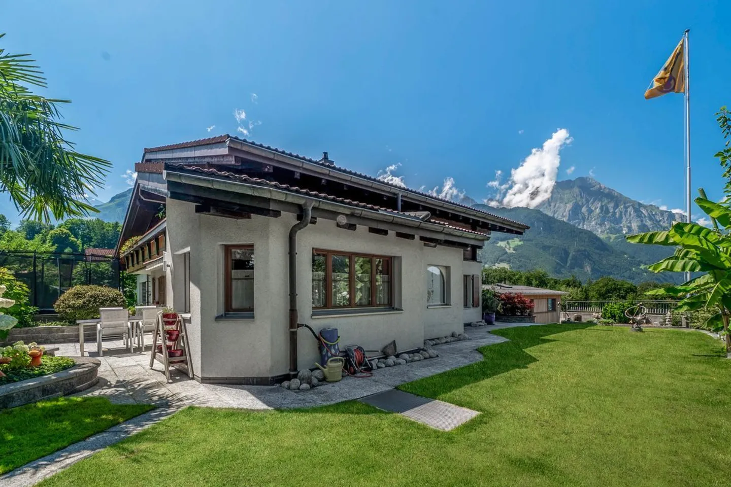 Charmantes Doppeleinfamilienhaus mit Aussicht - Foto 3 von 13