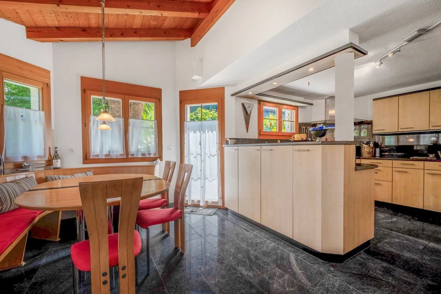 Charmantes Doppeleinfamilienhaus mit Aussicht - Foto 5 von 13