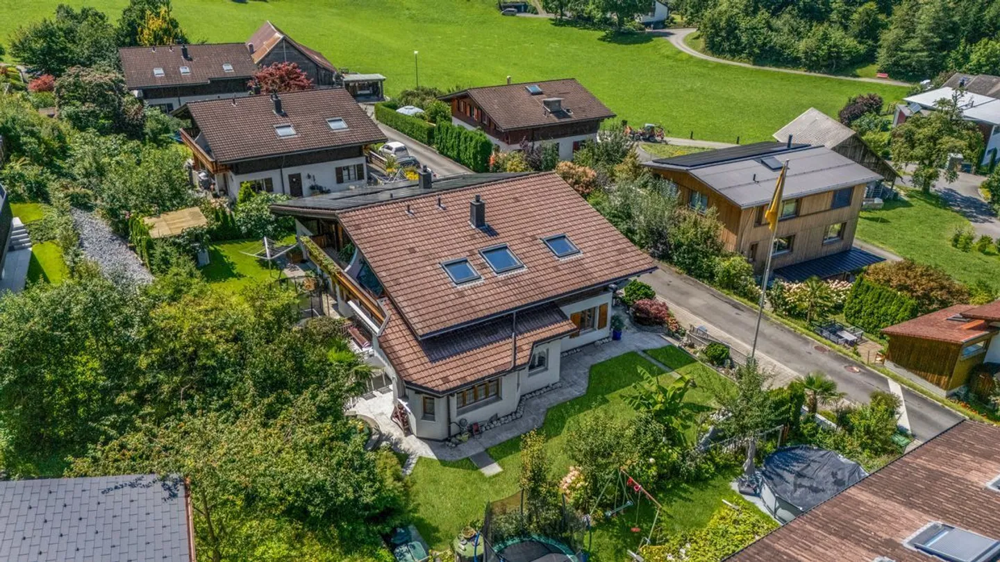 Charmantes Doppeleinfamilienhaus mit Aussicht - Foto 12 von 13