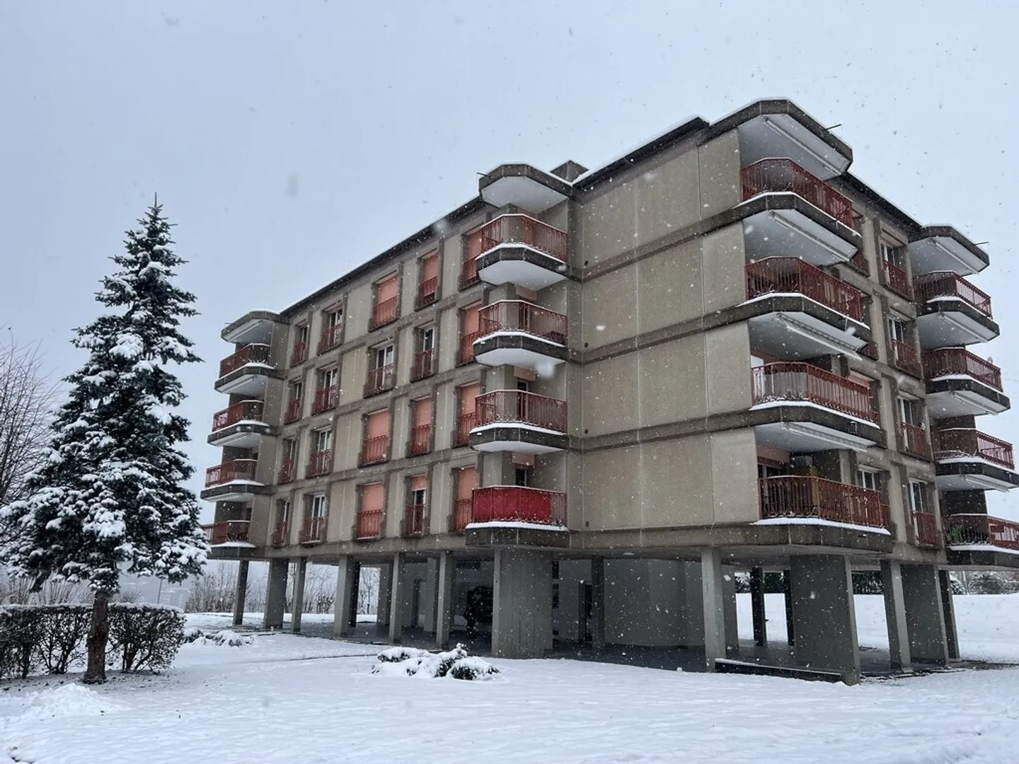 Spacious storage for rent in Marly! - Photo 3 of 3