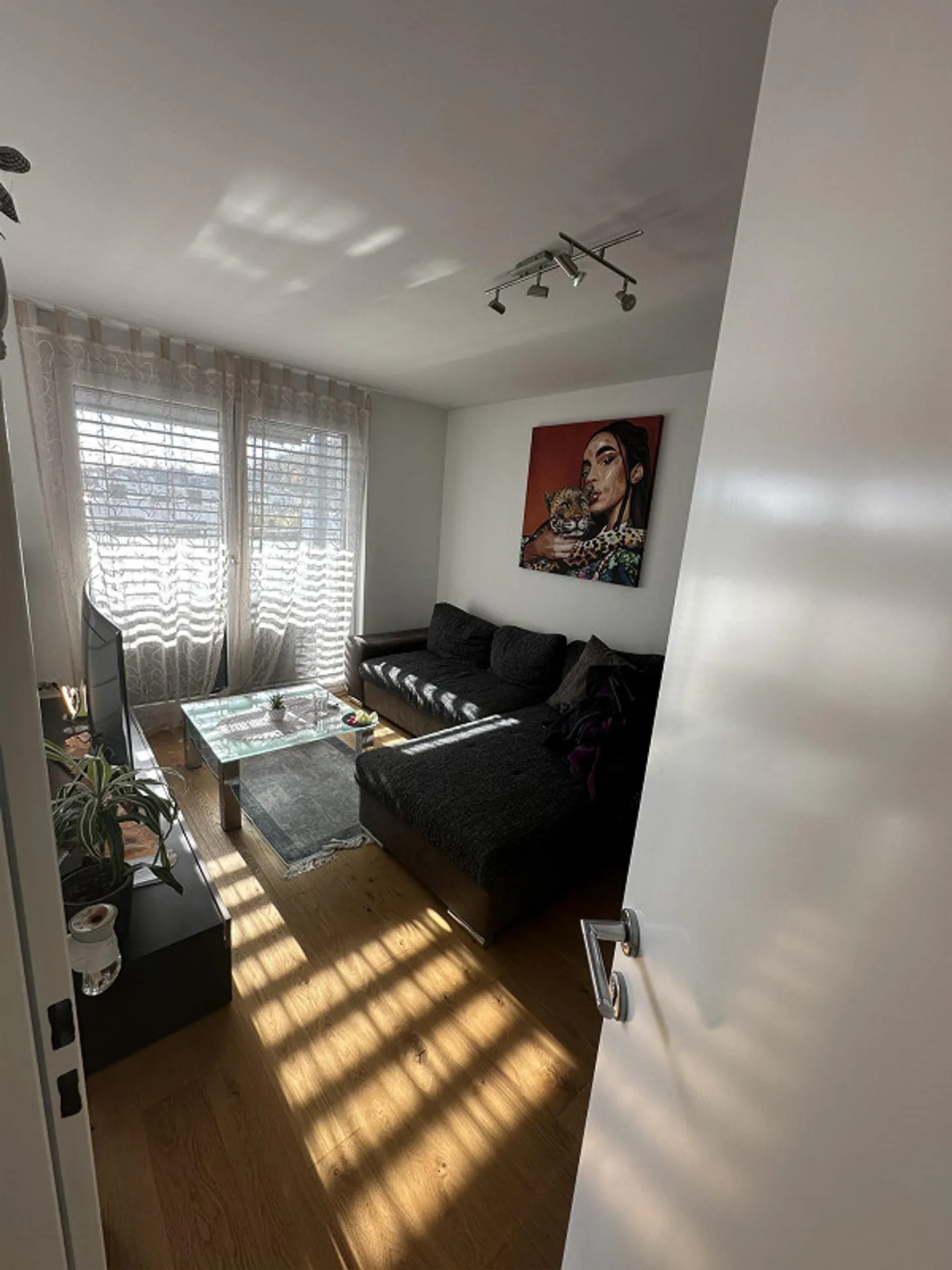 Family-friendly 6.5-room single-family house with spacious garden in a central location - Photo 4 of 14