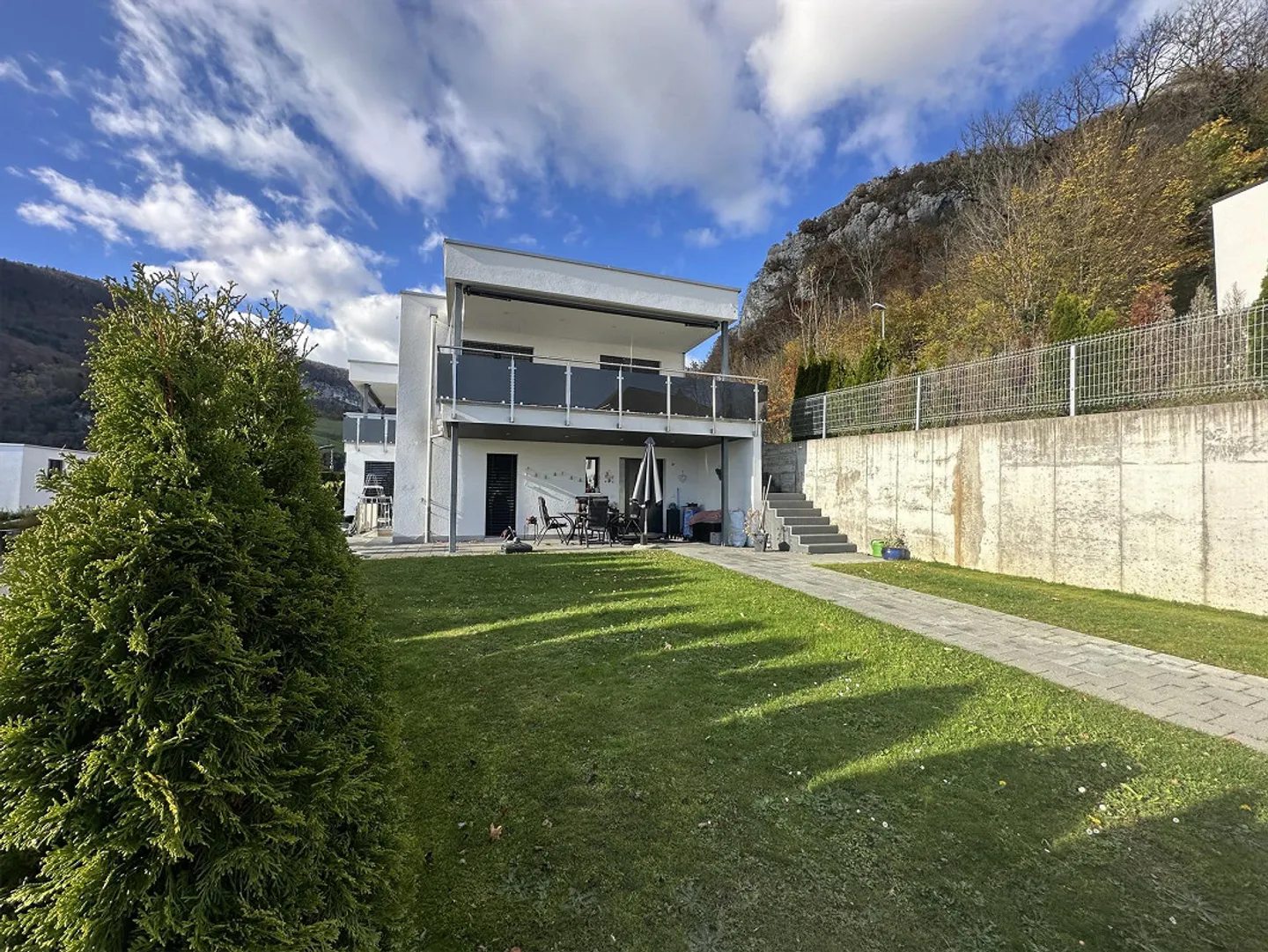 Family-friendly 6.5-room single-family house with spacious garden in a central location - Photo 12 of 14