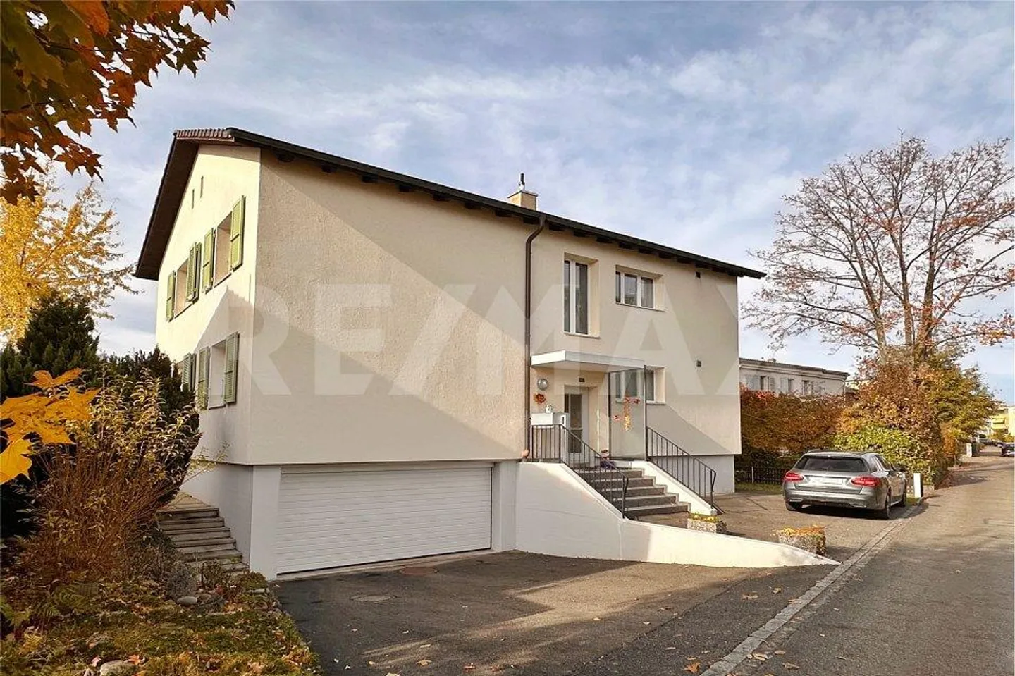 Well-maintained two-family house with existing tenants in a quiet... - Photo 2 of 13