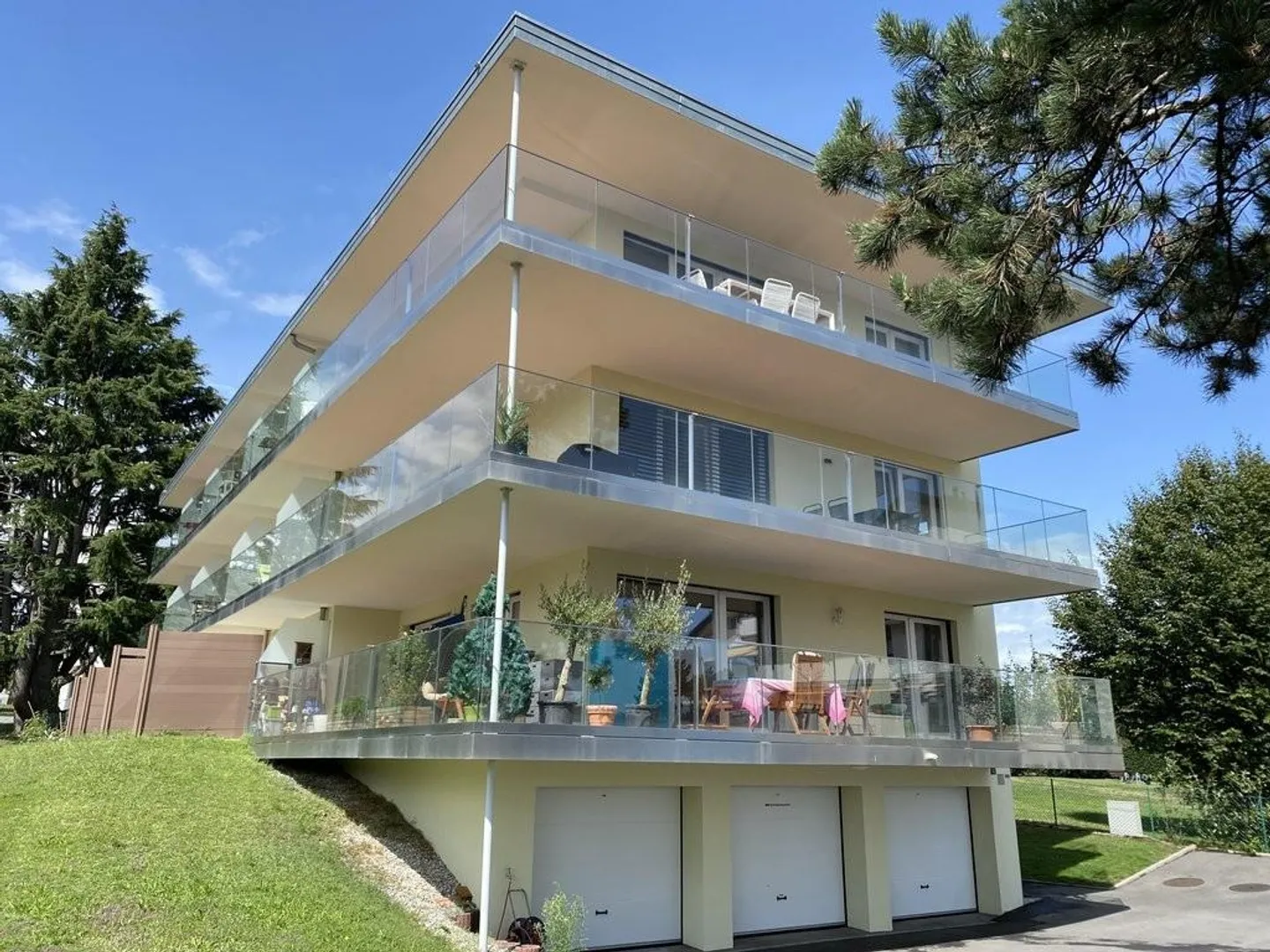 Ideale Lage und mit Balkon - Foto 1 von 7
