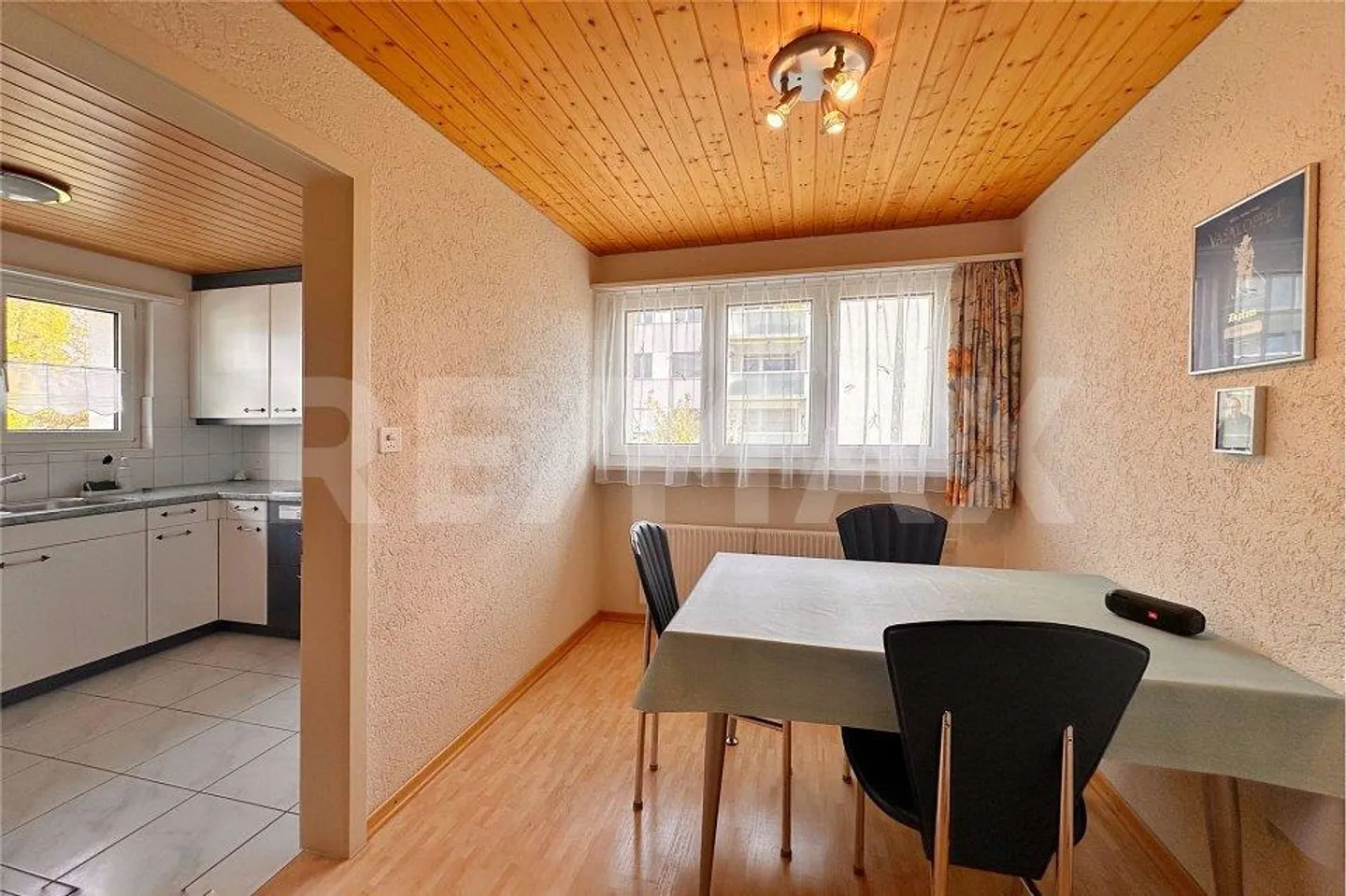 Well-maintained two-family house with existing tenants in a quiet... - Photo 7 of 13