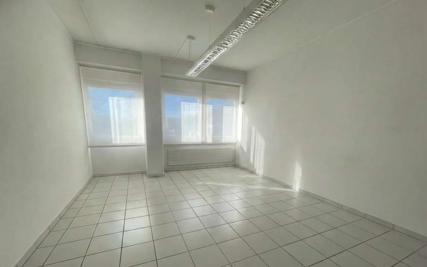 Office space 4 rooms for rent - Manno - Photo 1 of 7