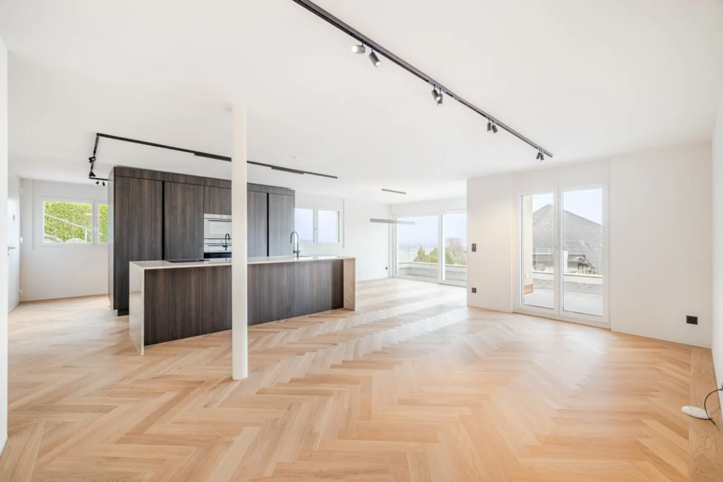 Luxurious & completely renovated 4.5-room terrace apartment at the gateway to Central Switzerland - Photo 1 of 12