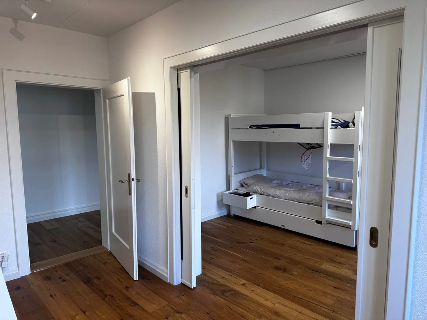 Vivere moderno a Zurigo: Ampio appartamento di 4,5 stanze - Foto 5 di 12