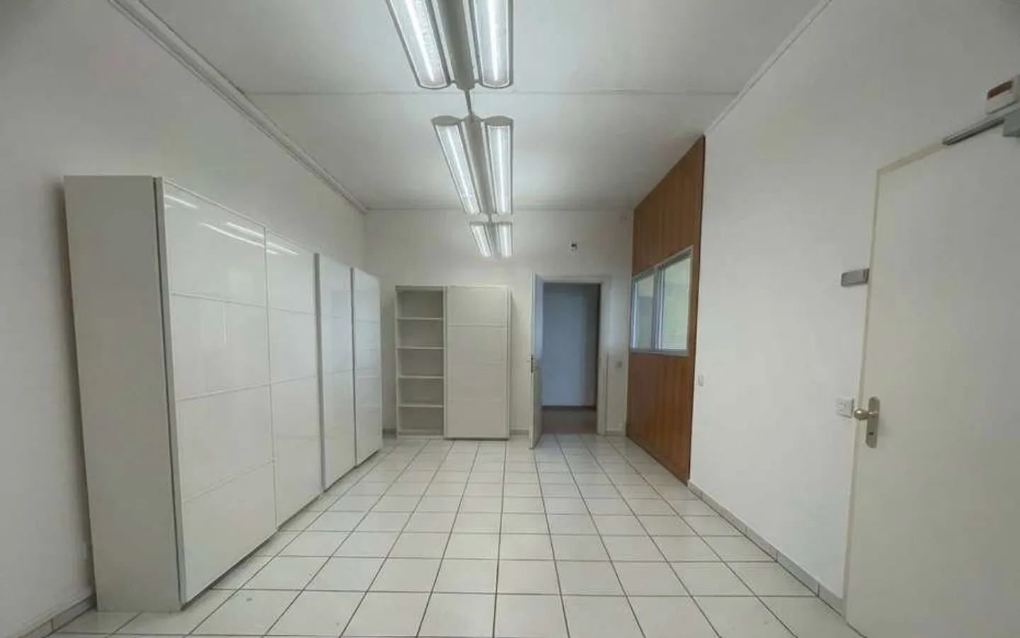 Office space 4 rooms for rent - Manno - Photo 3 of 7