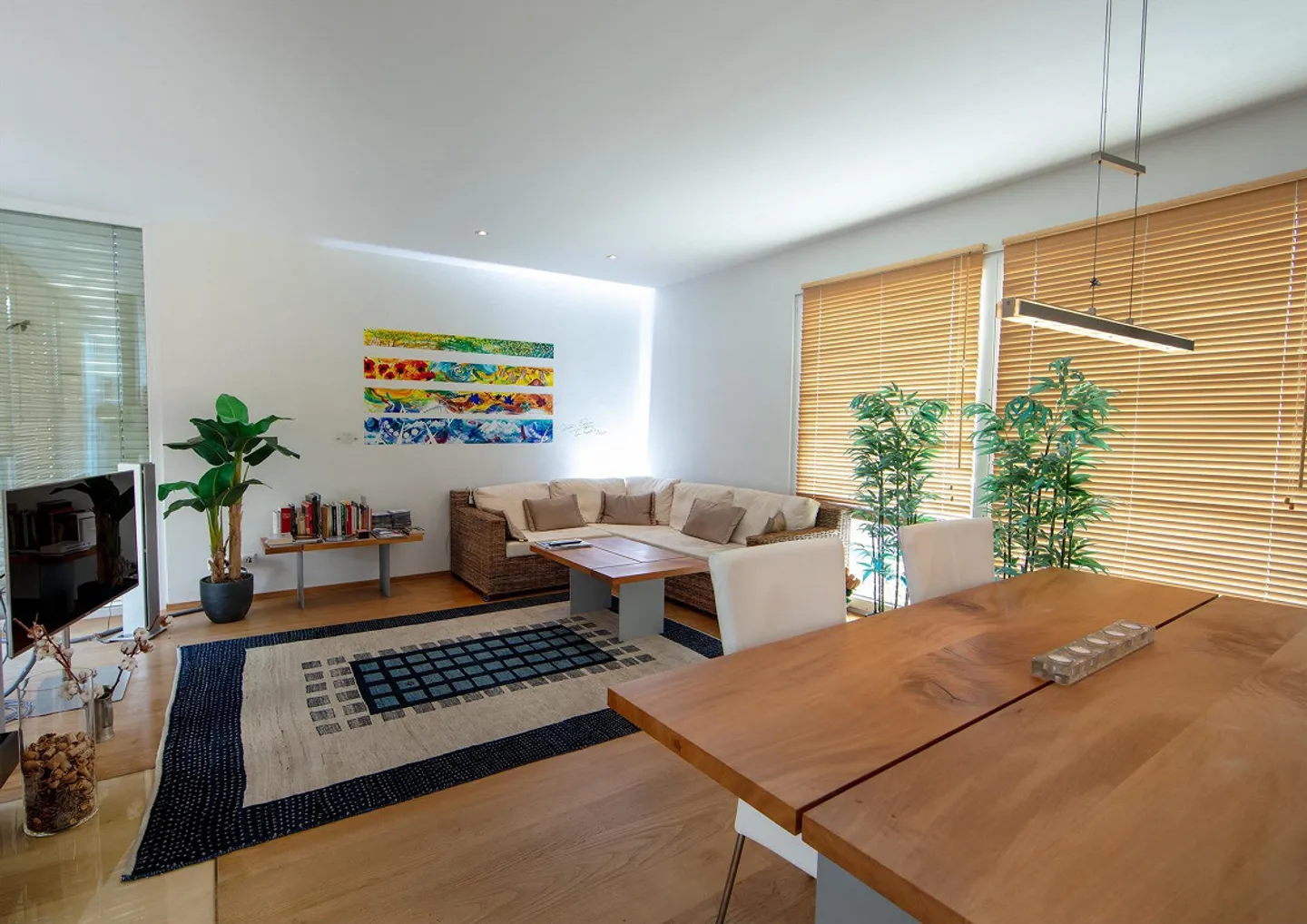 Casa atrio con piscina e grande impianto fotovoltaico - Foto 5 di 23