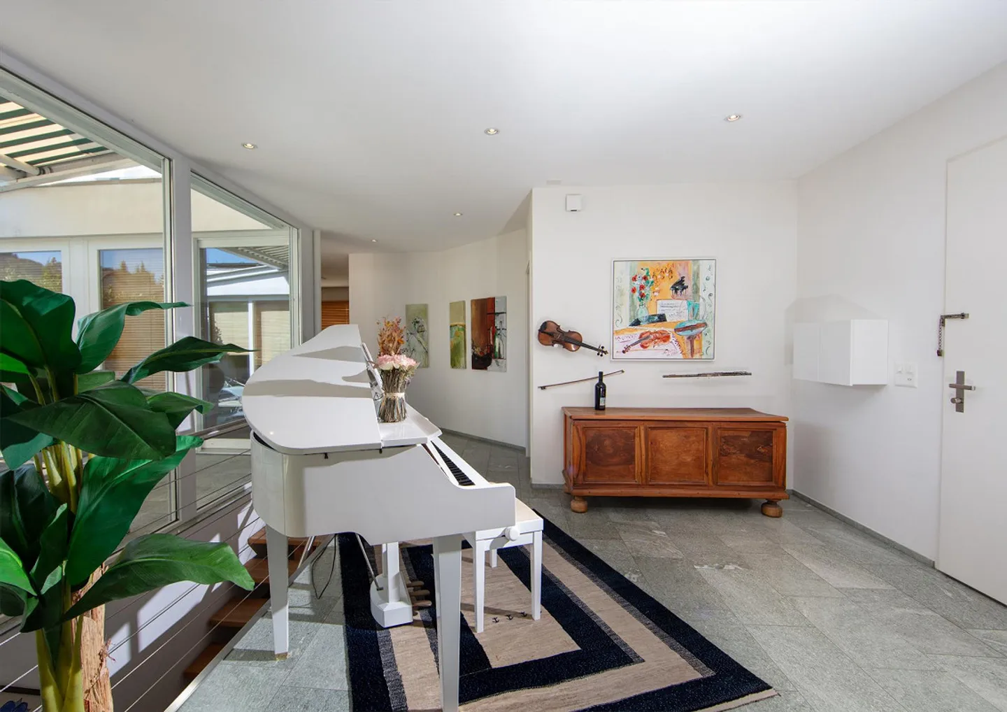 Casa atrio con piscina e grande impianto fotovoltaico - Foto 6 di 23