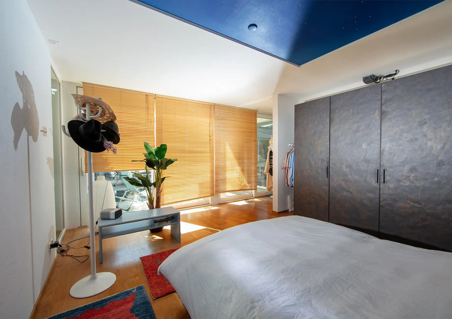 Casa atrio con piscina e grande impianto fotovoltaico - Foto 9 di 23