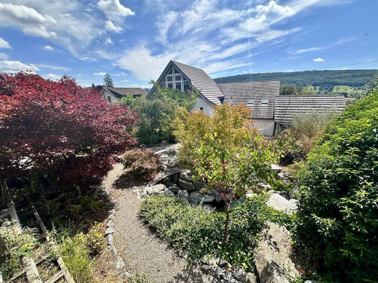 Family-friendly with fireplace and garden! - Photo 2 of 6