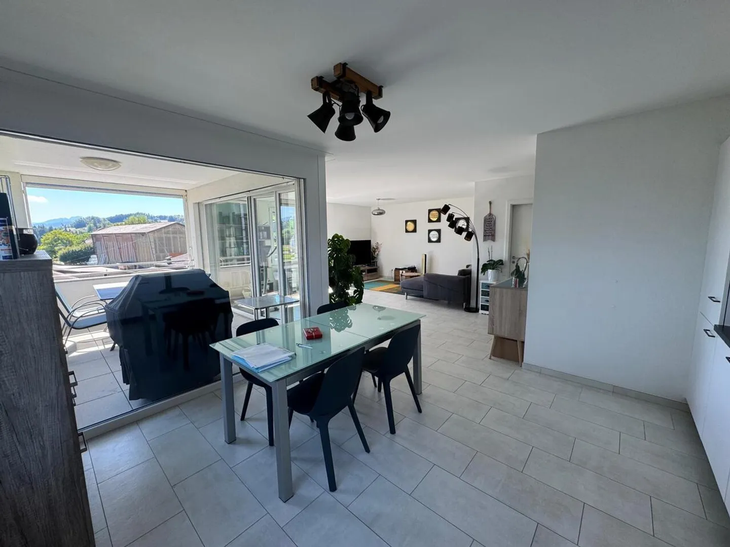 Beautiful 5.5 room apartment on the 3rd floor - Photo 2 of 15