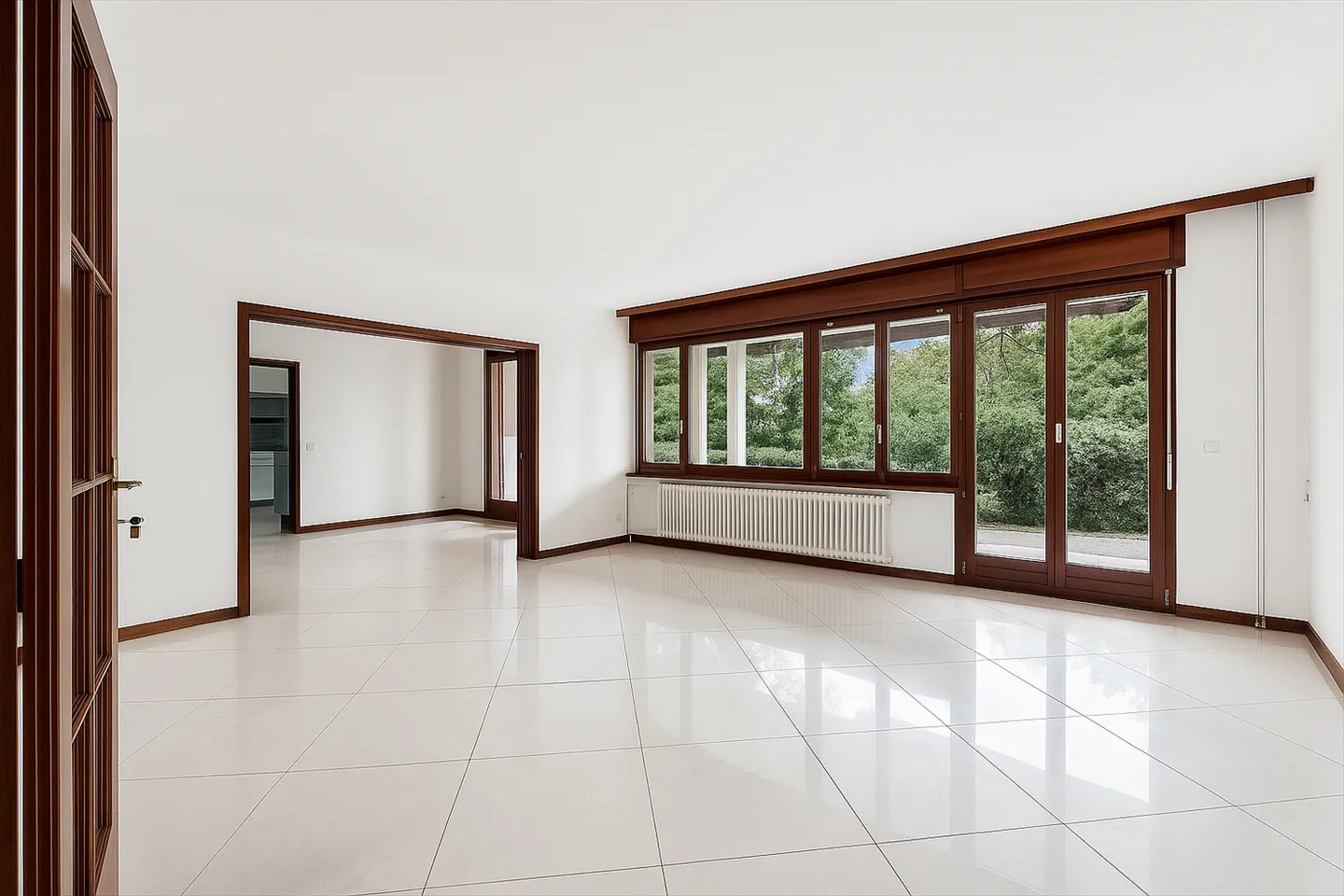 11-room House - Photo 4 of 11